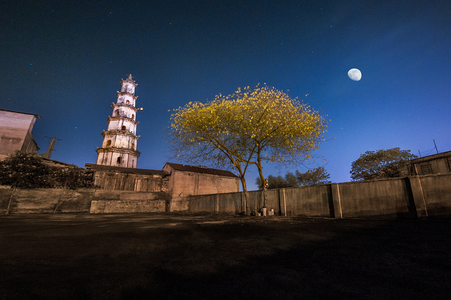 古塔夜色