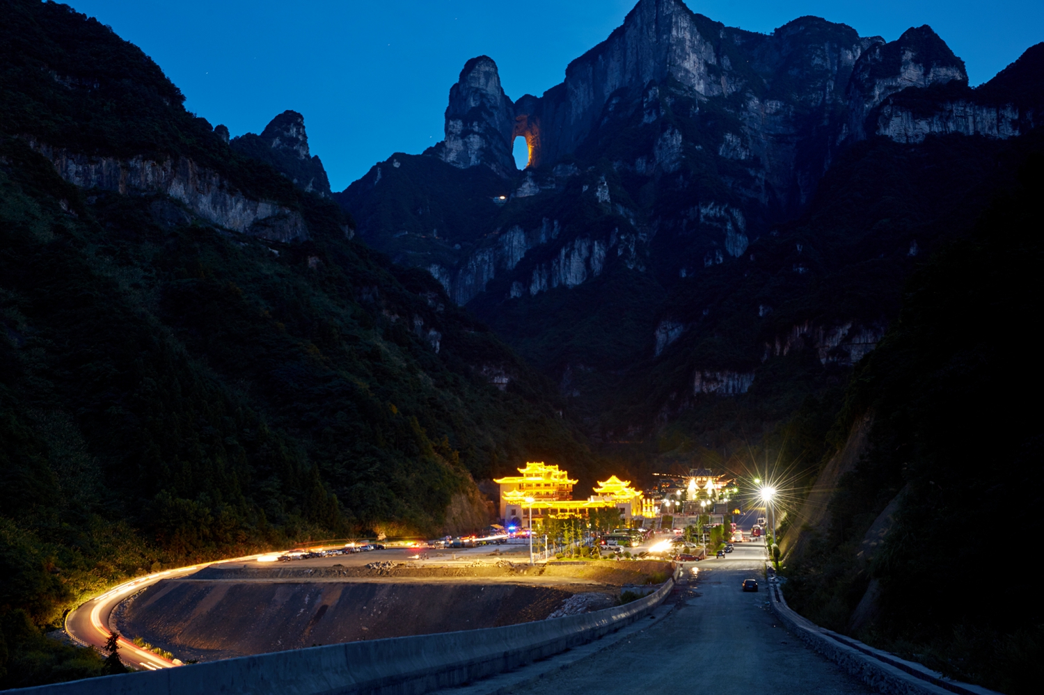 天门狐仙剧场夜色