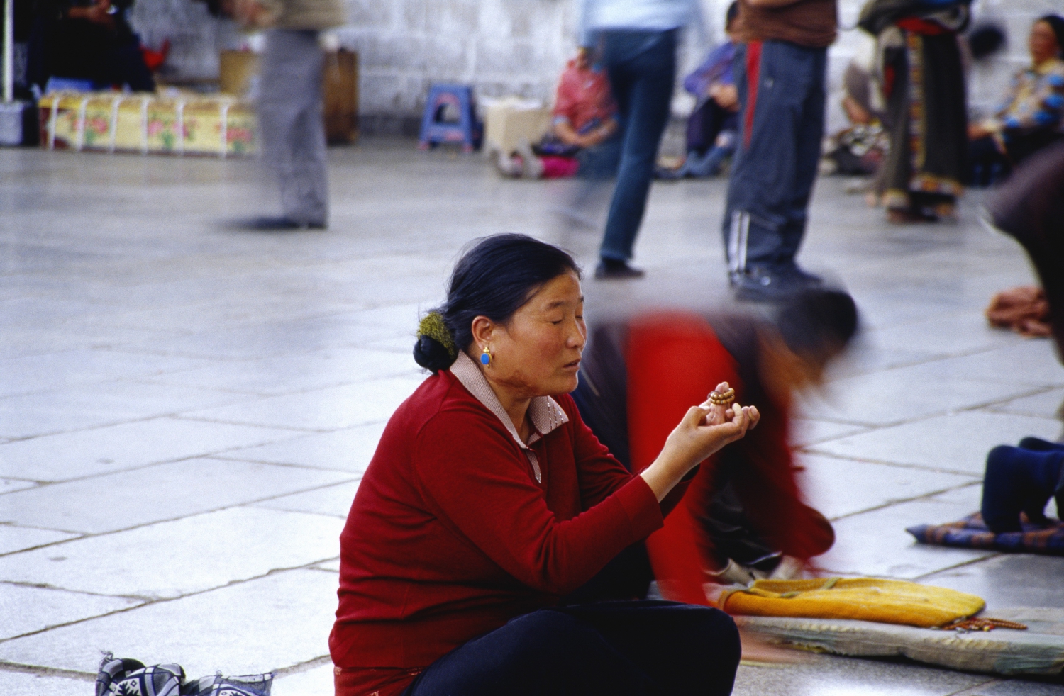 大昭寺前的信徒