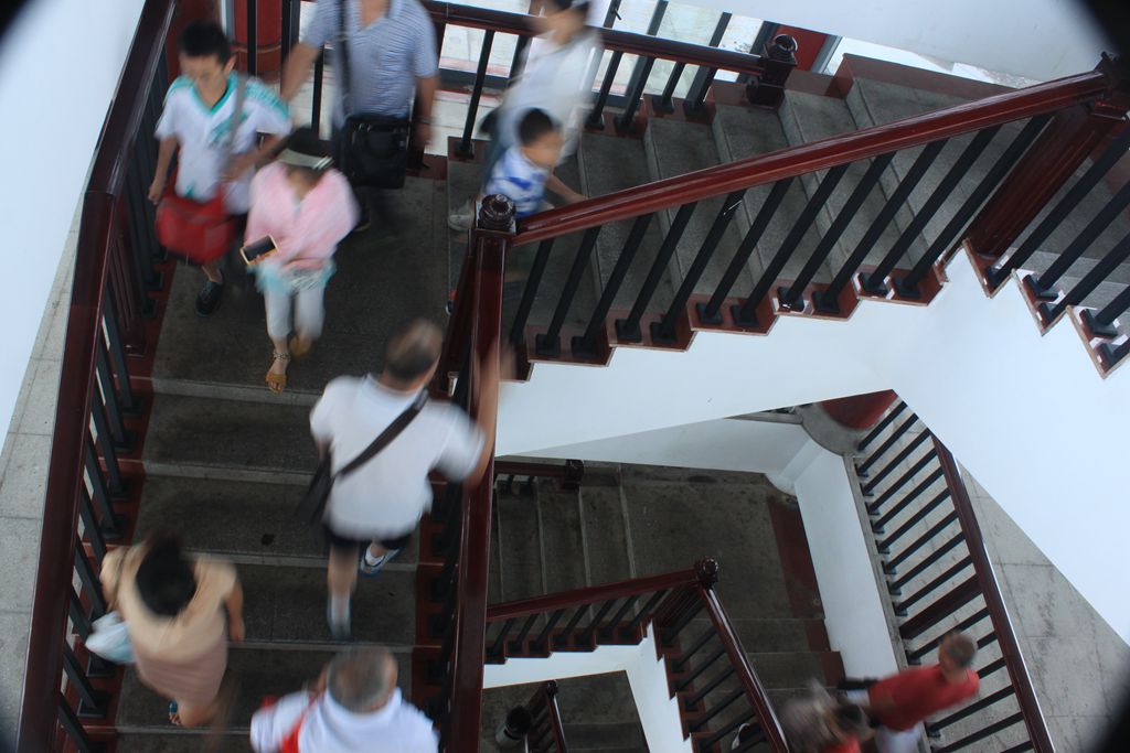 擦肩而过