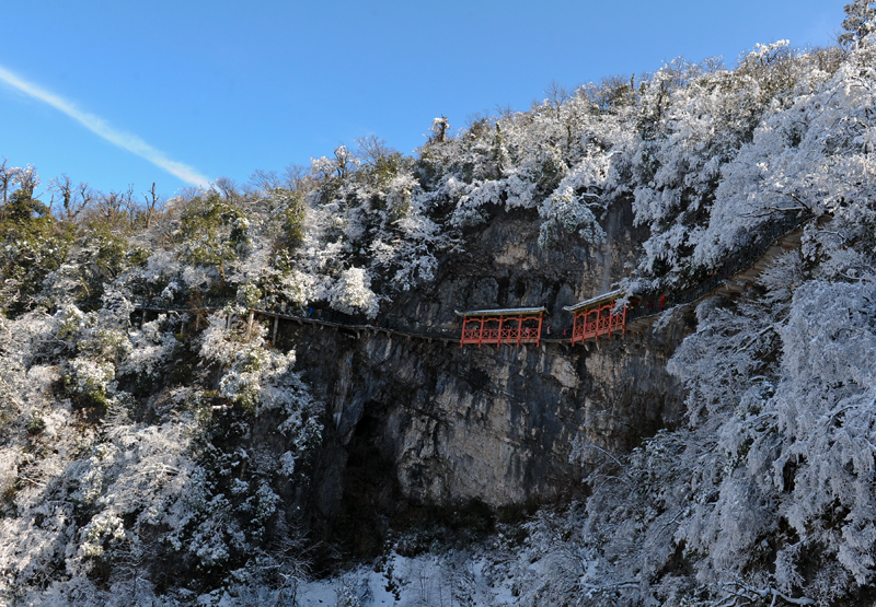 雪后初晴天门山---3