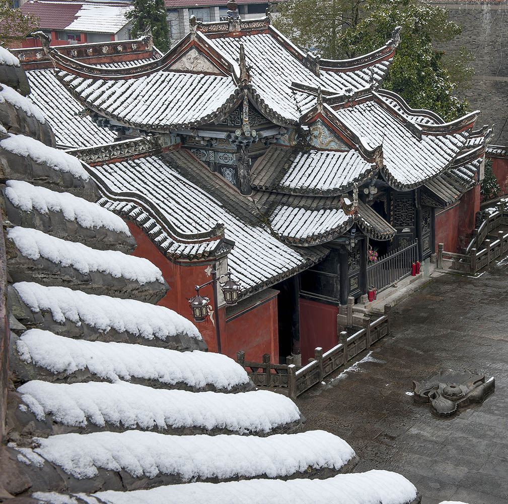 古刹迎雪