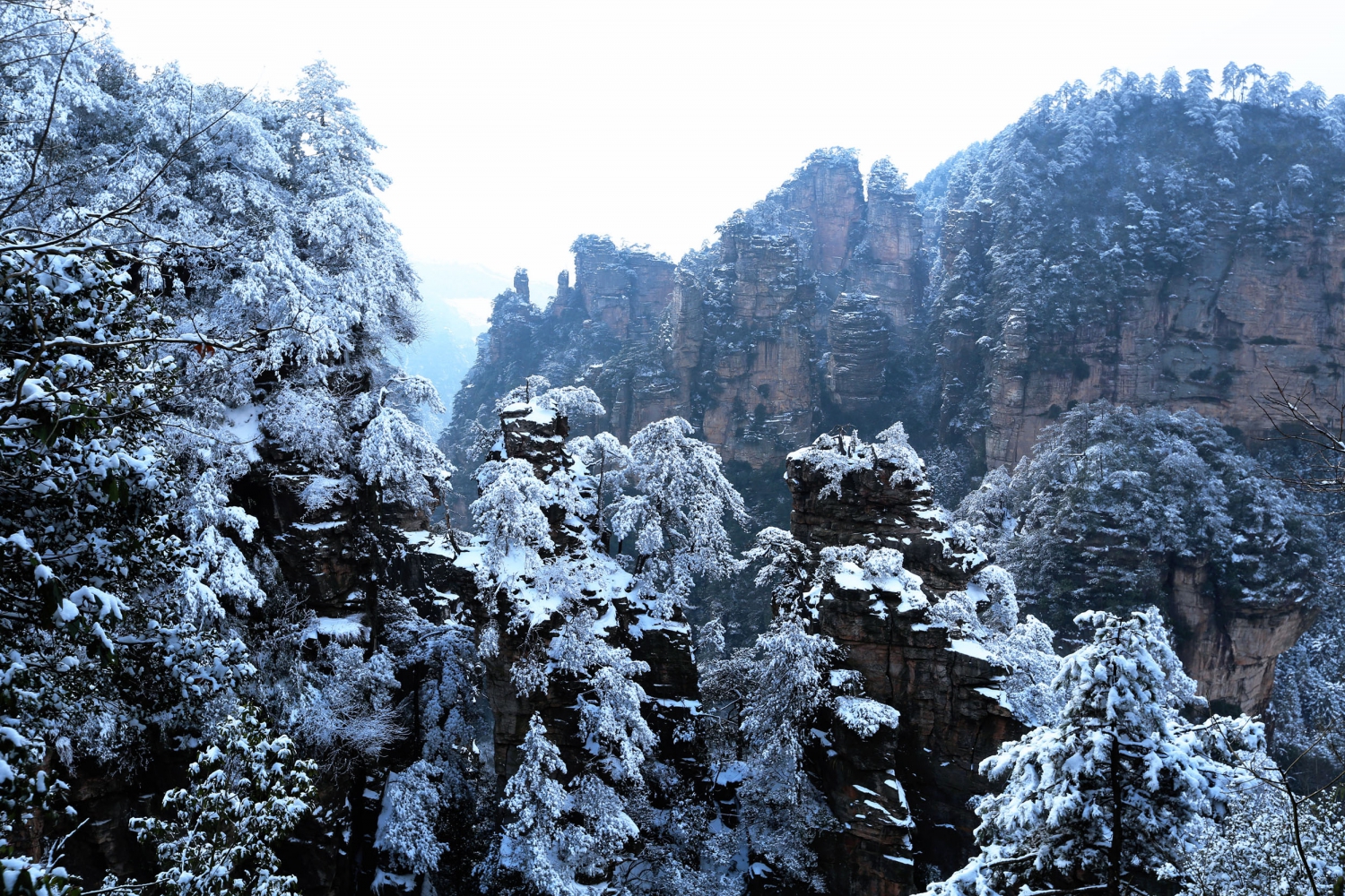 雪裹峻岭