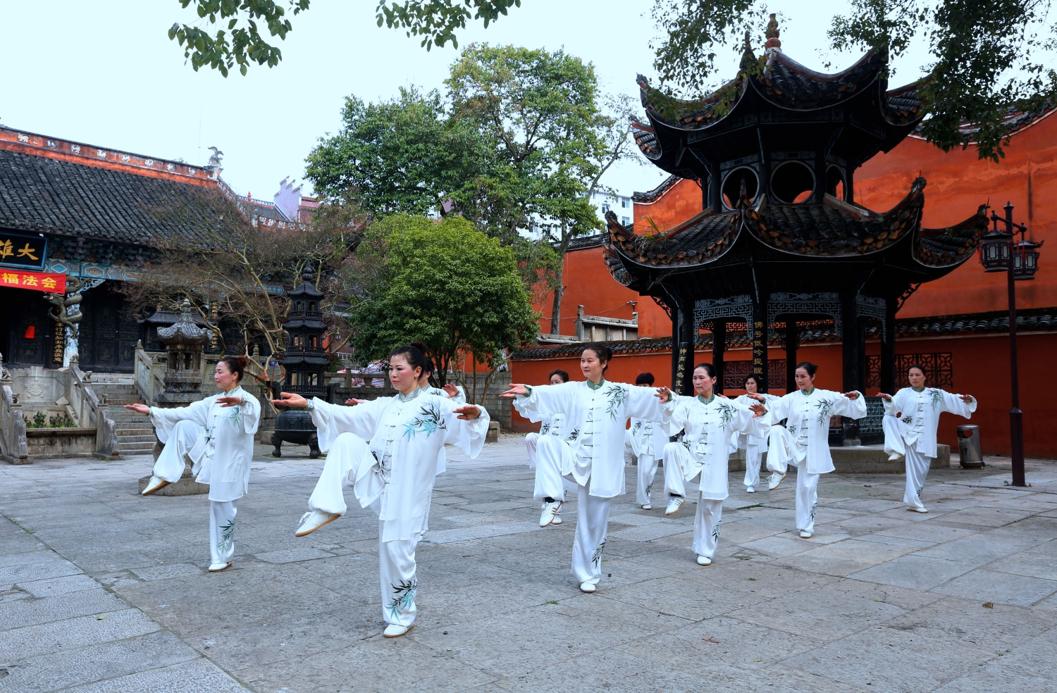 轻灵圆活