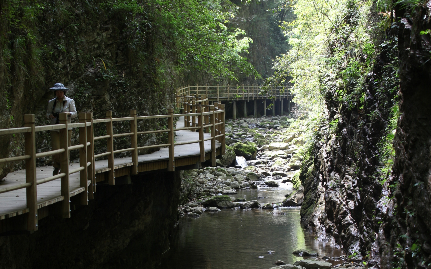 曲径峡谷栈道