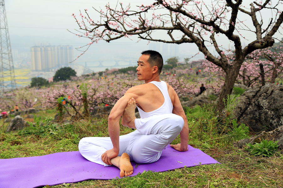 桃花山上练瑜伽  6