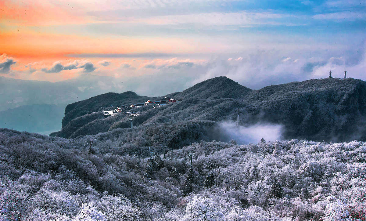 天门山晨曦