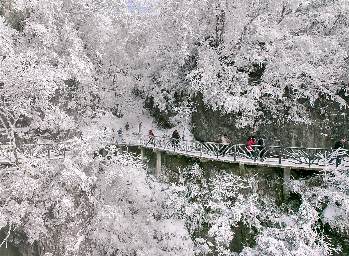 天门山赏雪