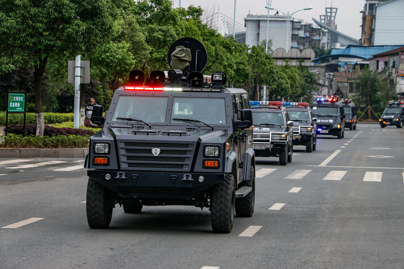 特警执法车队
