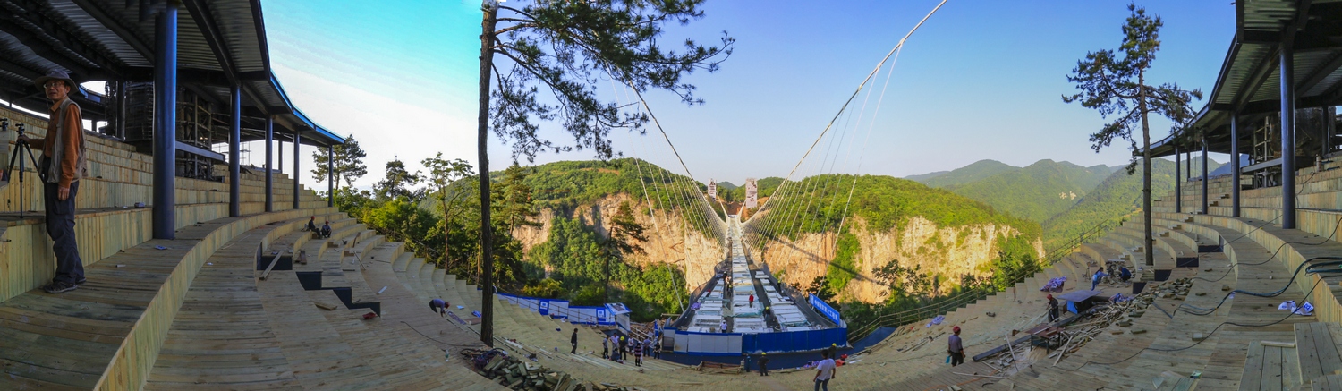 施工中玻璃大桥