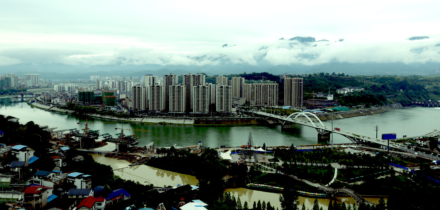 雨后 的天门山