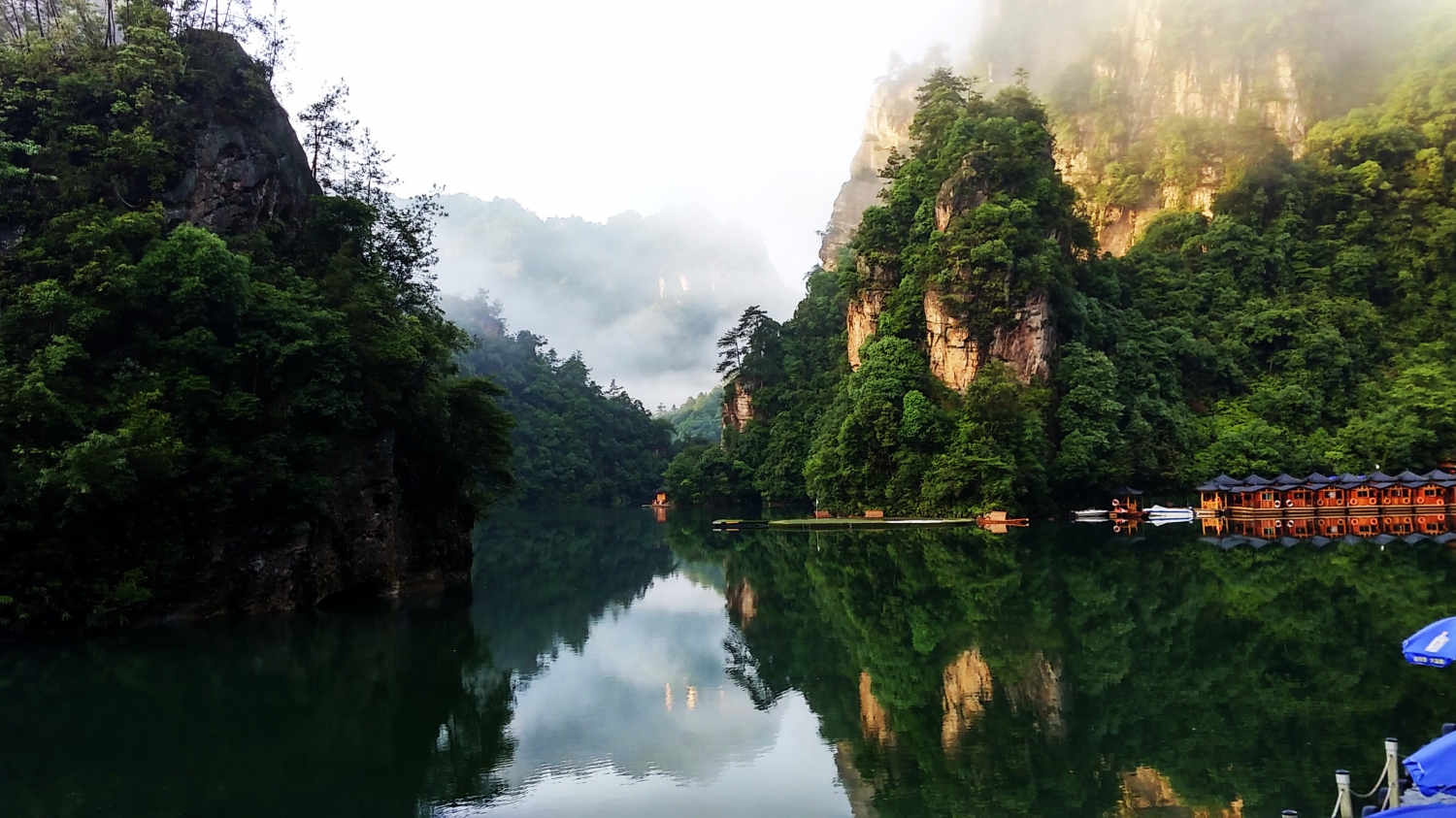 静静的宝峰湖