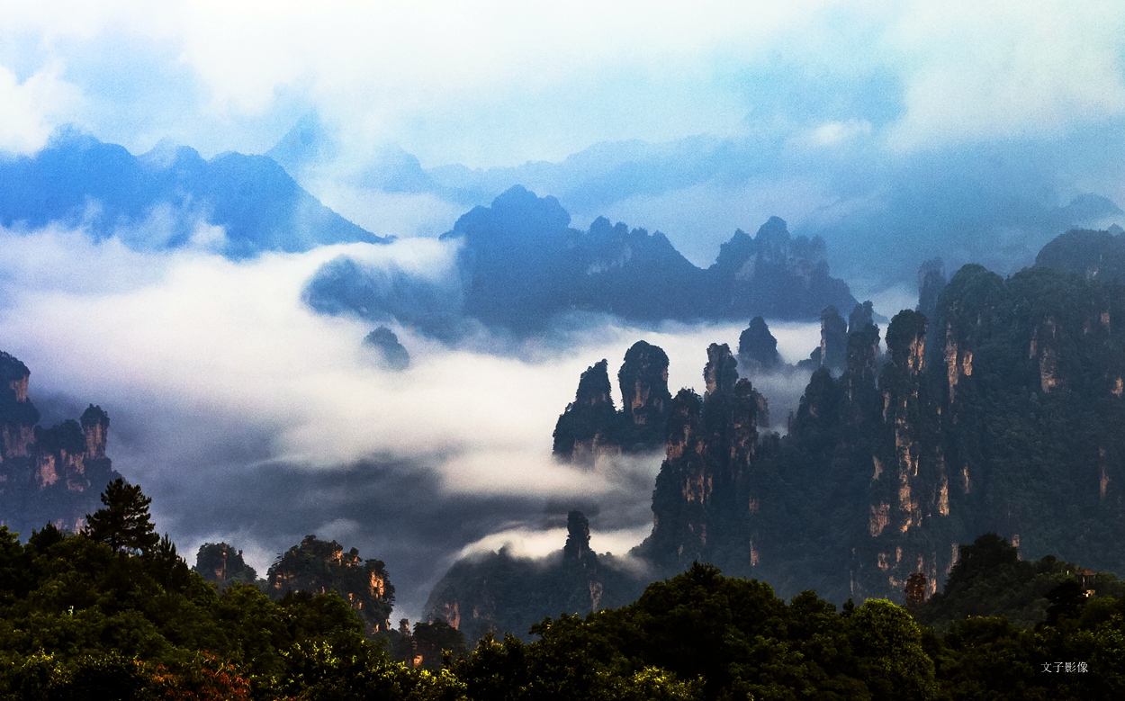 天子山云海涌