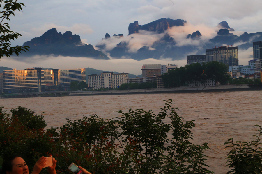 雨后复斜阳