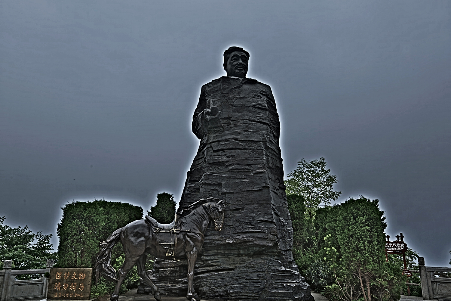 贺龙铜像油画版