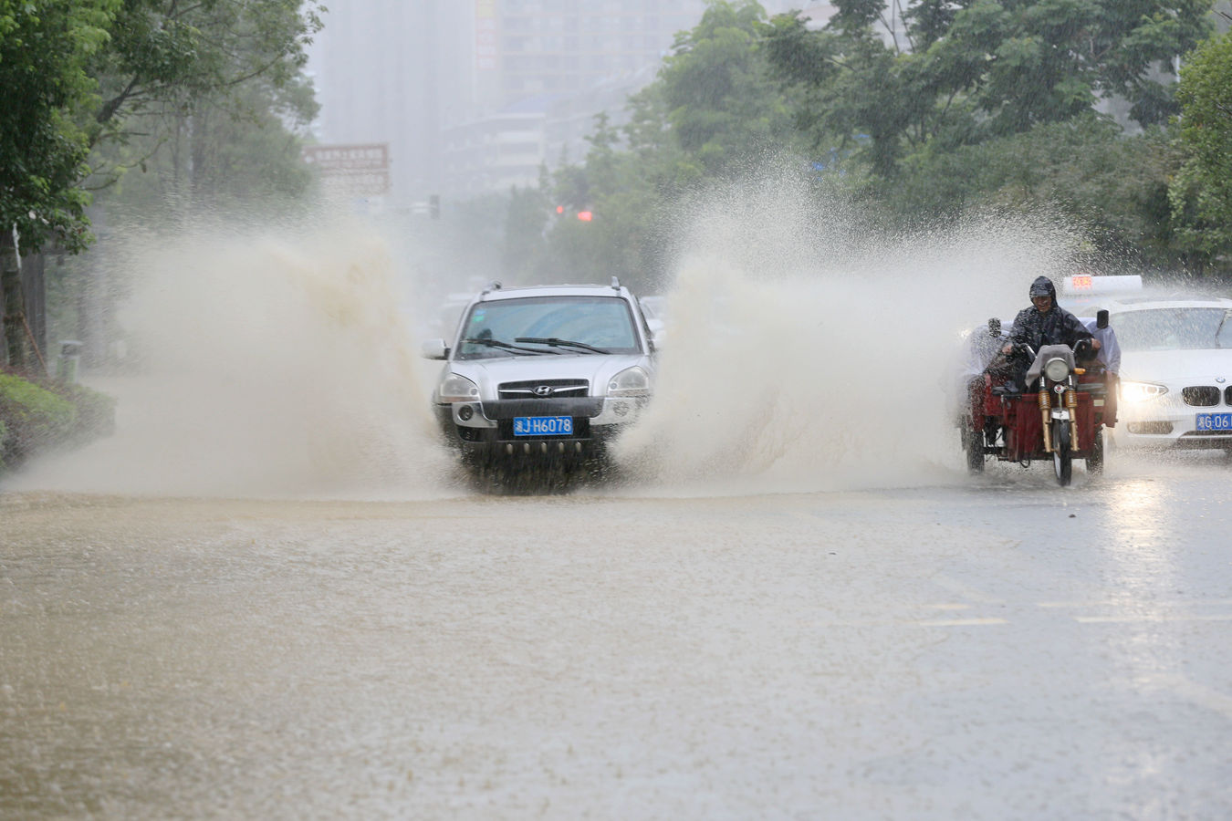 水漫大庸路
