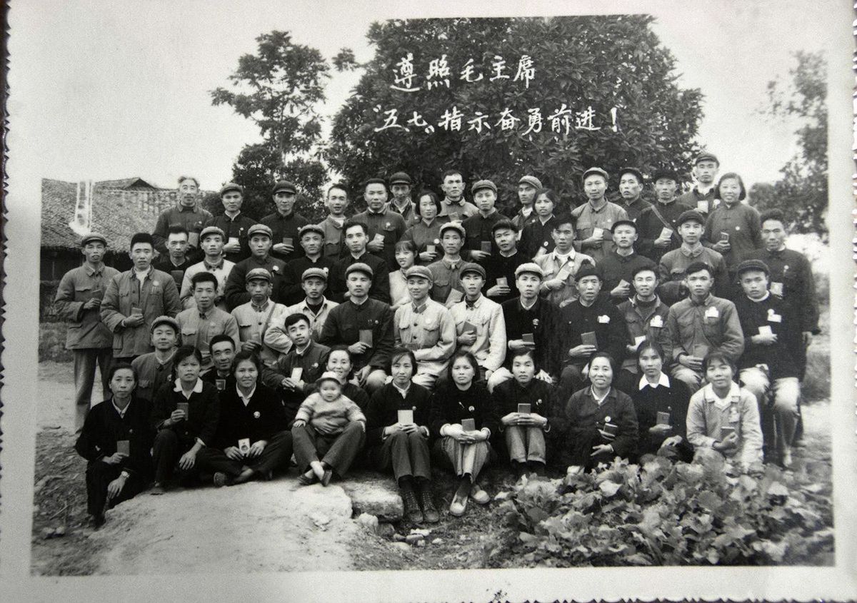 遵照毛主席“五、七”指示奋勇前进