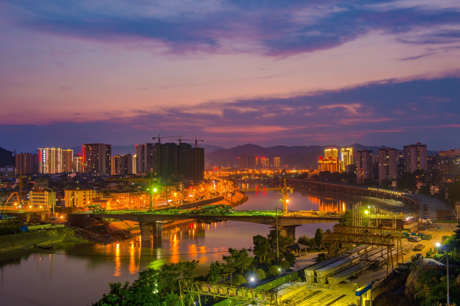 不断变化的大桥风景