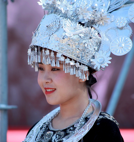 黄龙洞  土家妹