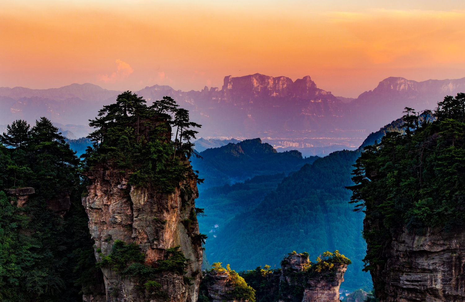 青岩山顶望天门