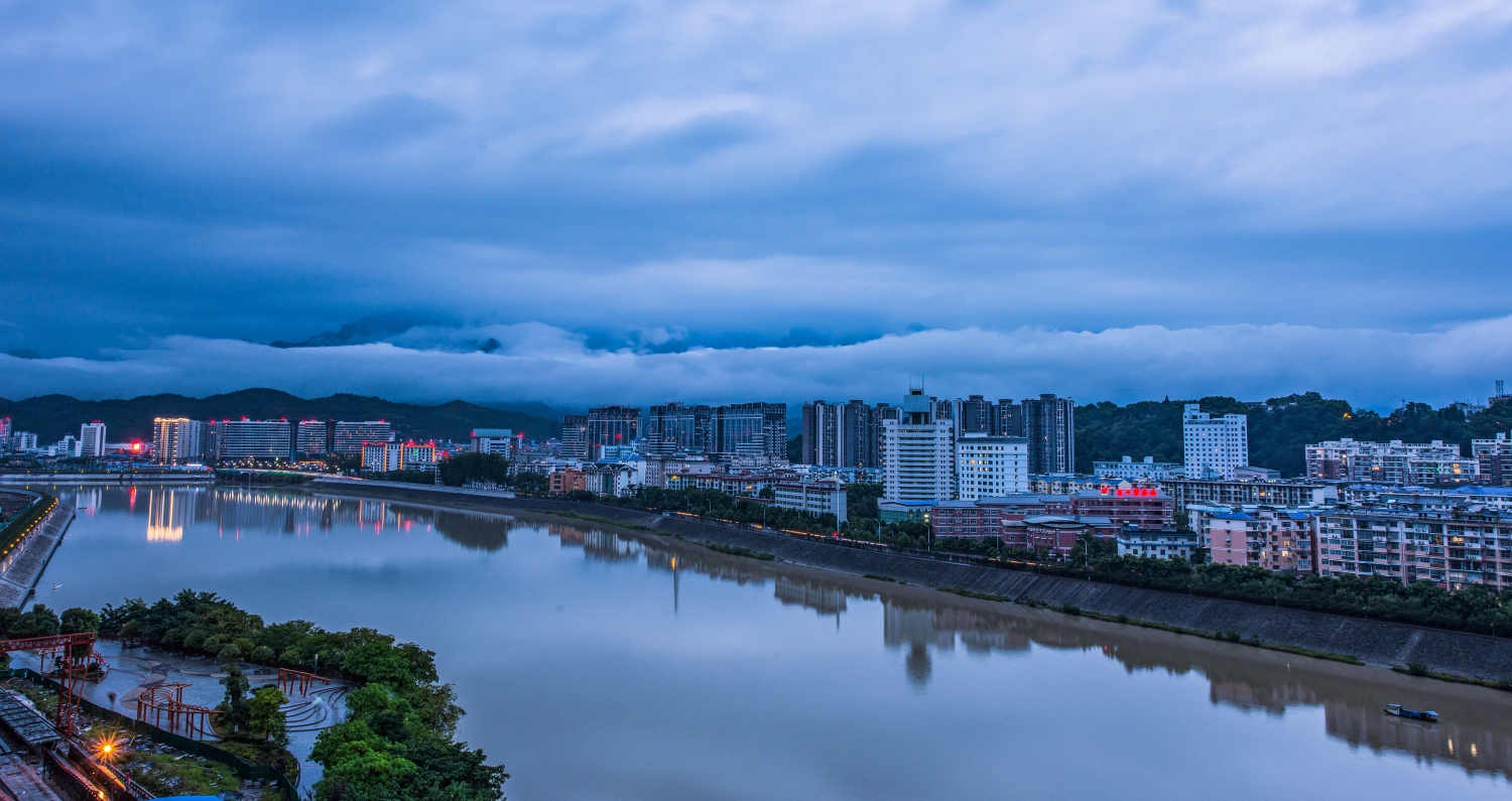 雨后夜色