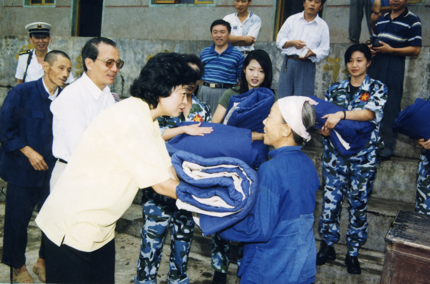 贺晓明赈灾
