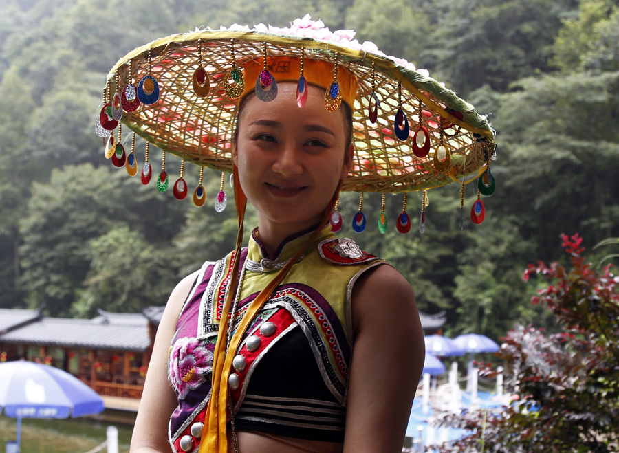 宝峰湖上的少女