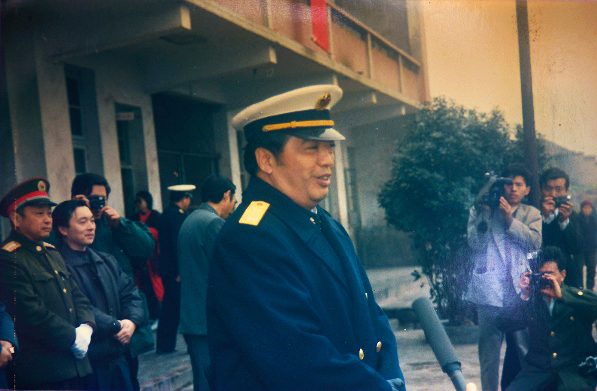 贺鹏飞会见贺龙中学师生