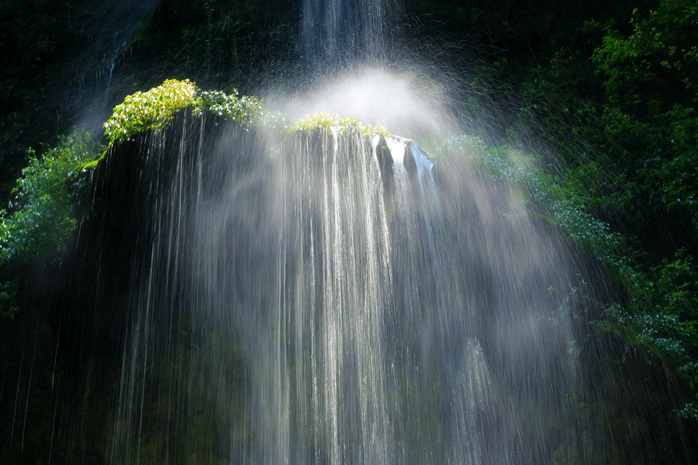 峡谷水韵