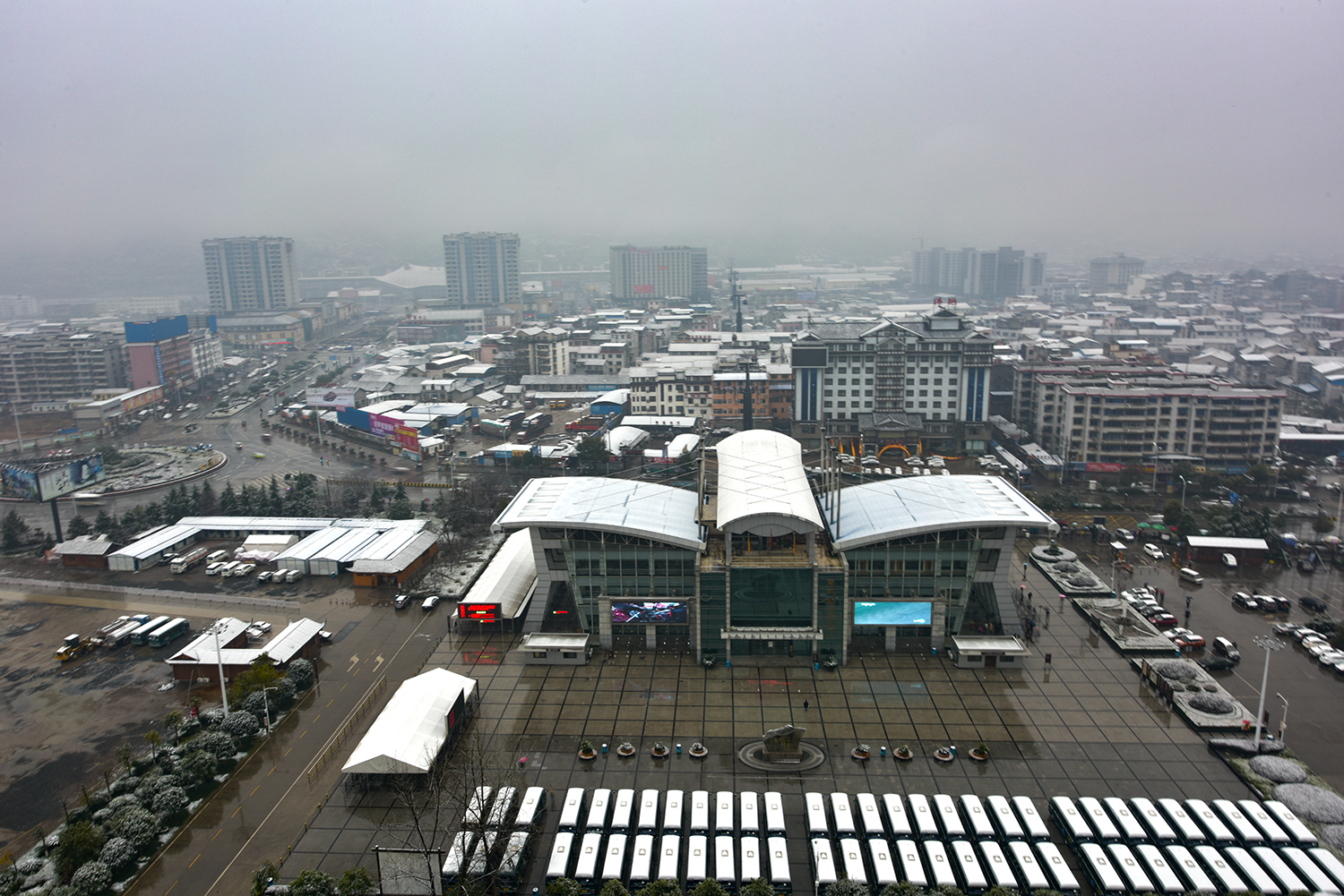 瑞雪降庸城