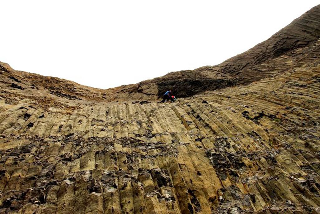 亿年火山口寻宝