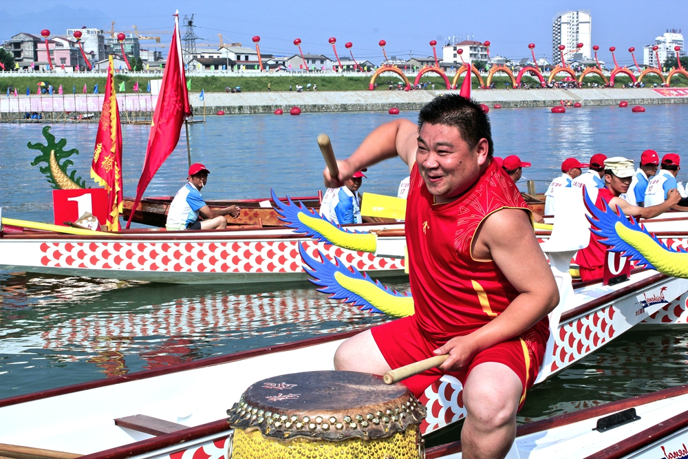 龙舟鼓手