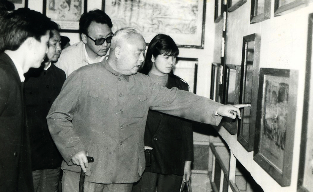 范子瑜将军视察贺龙故居