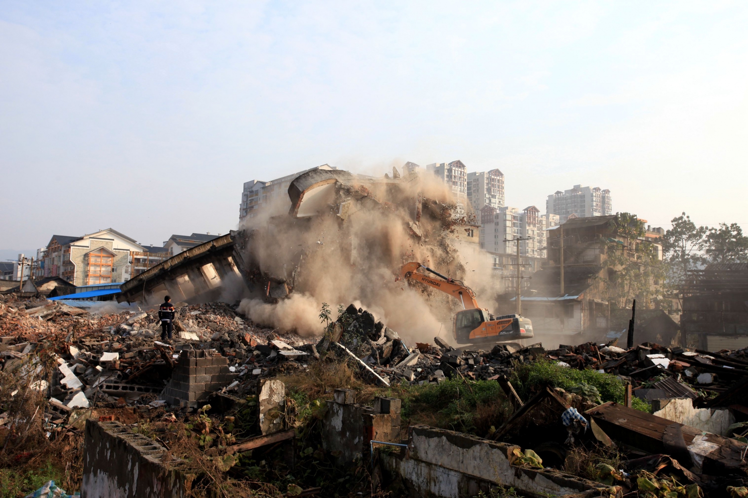 南门囗高层建筑拆除组图2