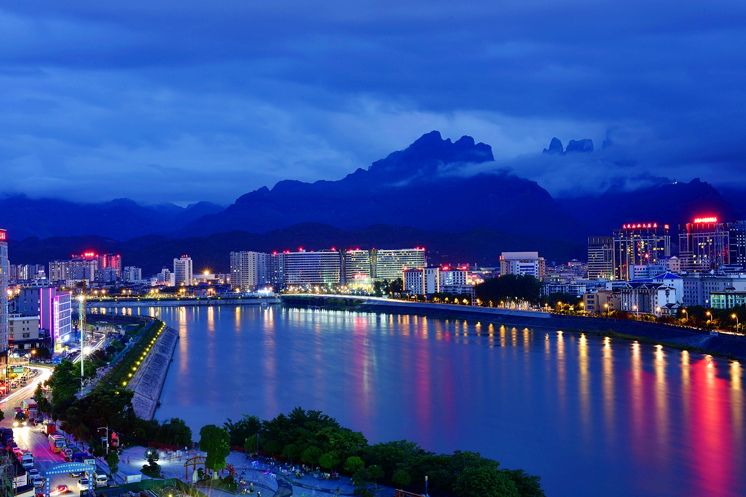 小城夜景