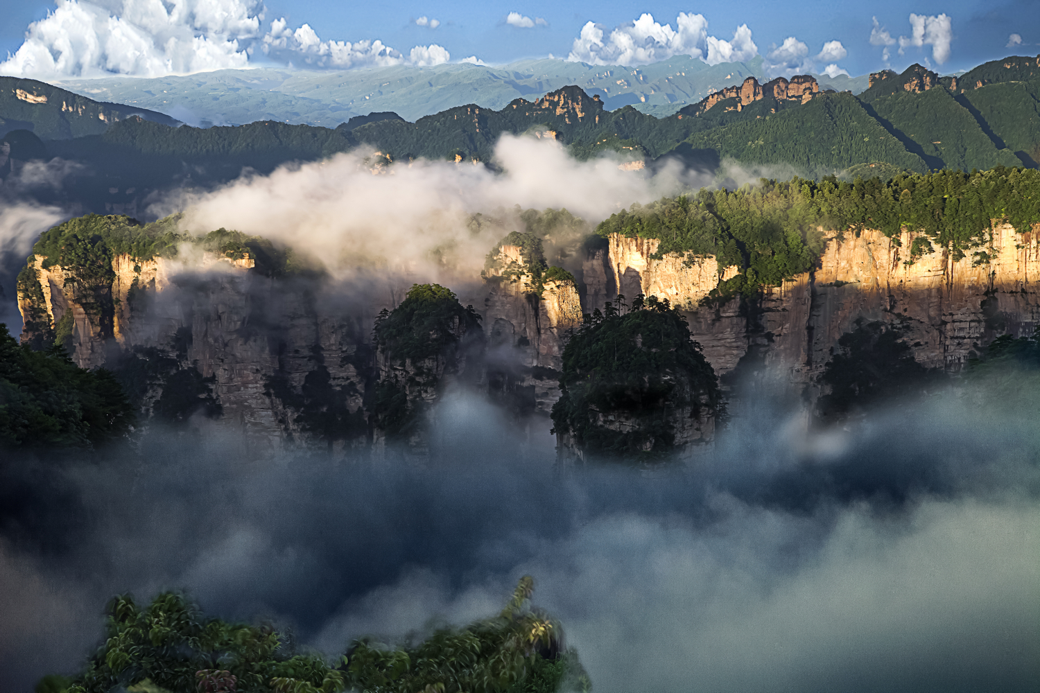 《峰和云的相伴》
