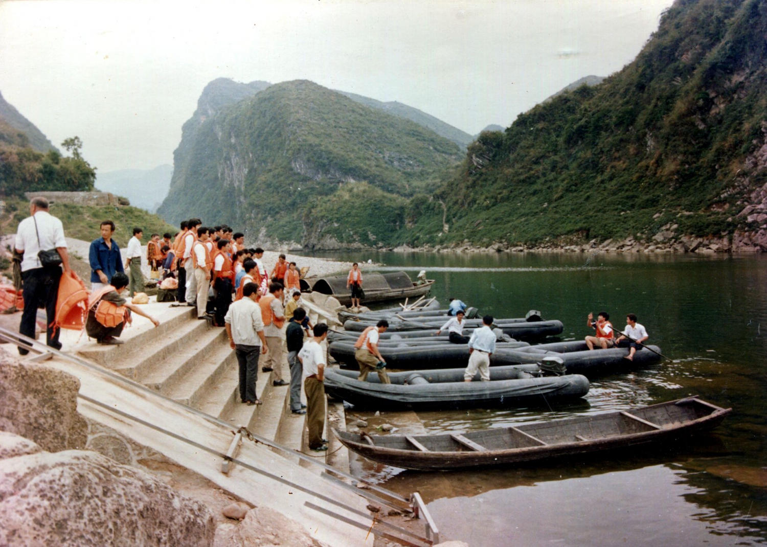 全囯第一条无动力水上漂流...茅岩河