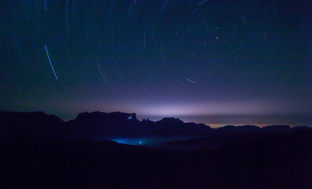 天门夜空
