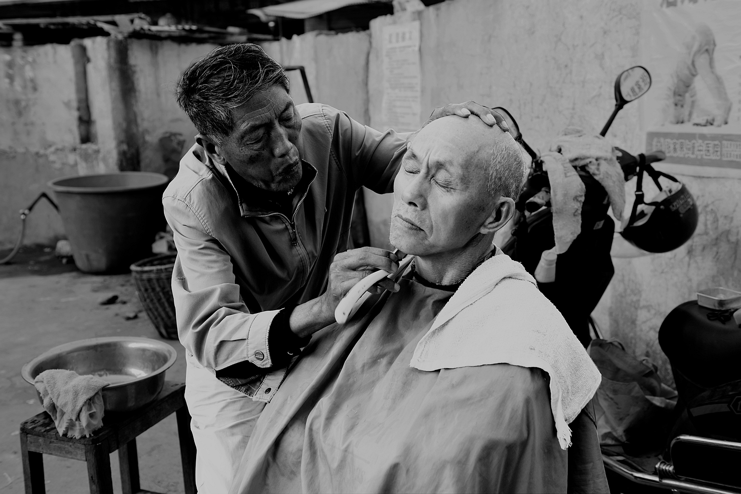 村寨理发师