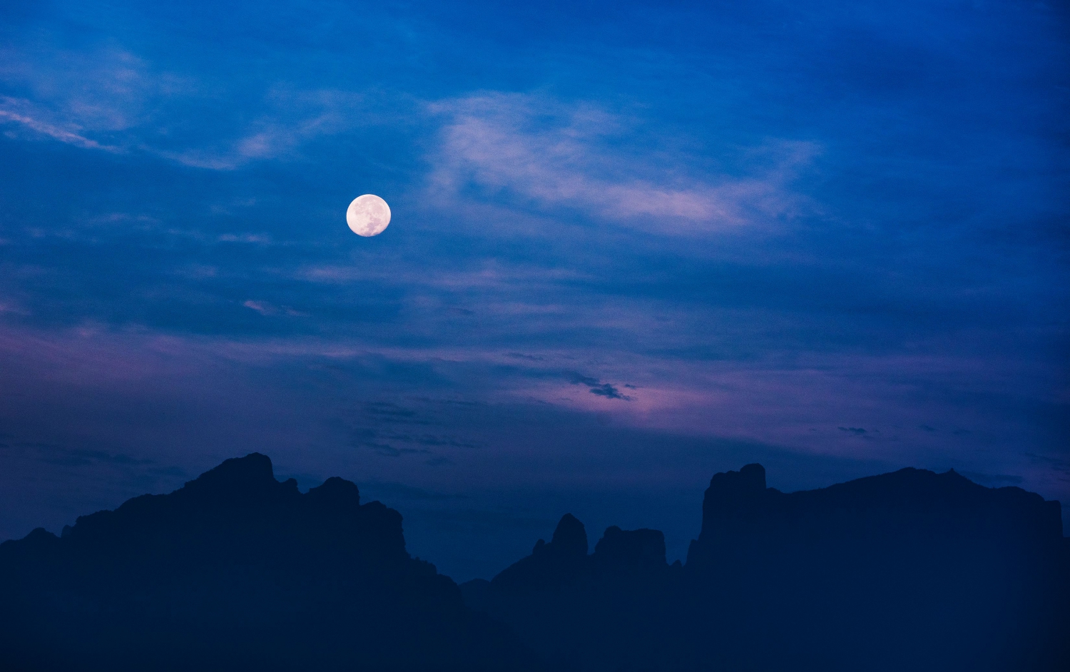 天门月夜