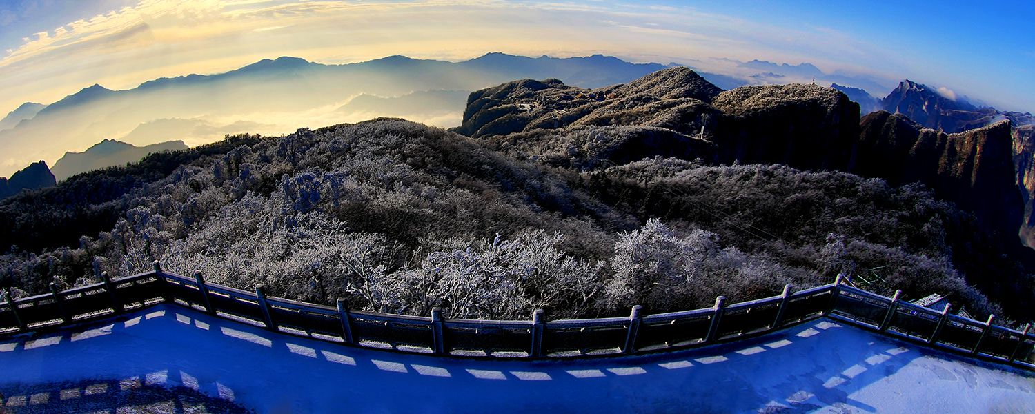 天门山雪景