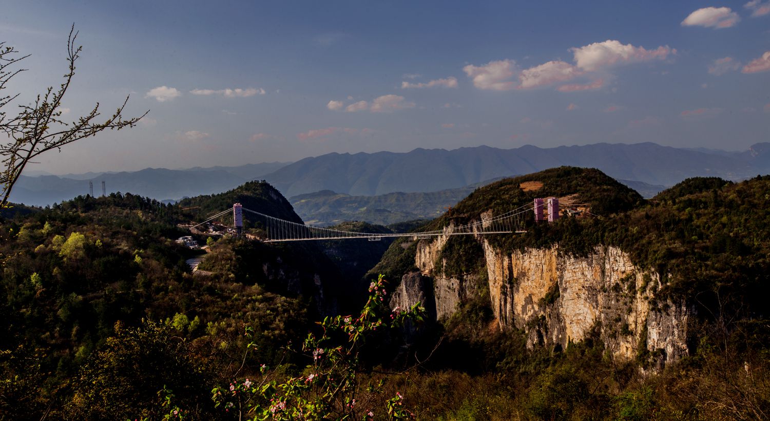峡谷之上云天渡