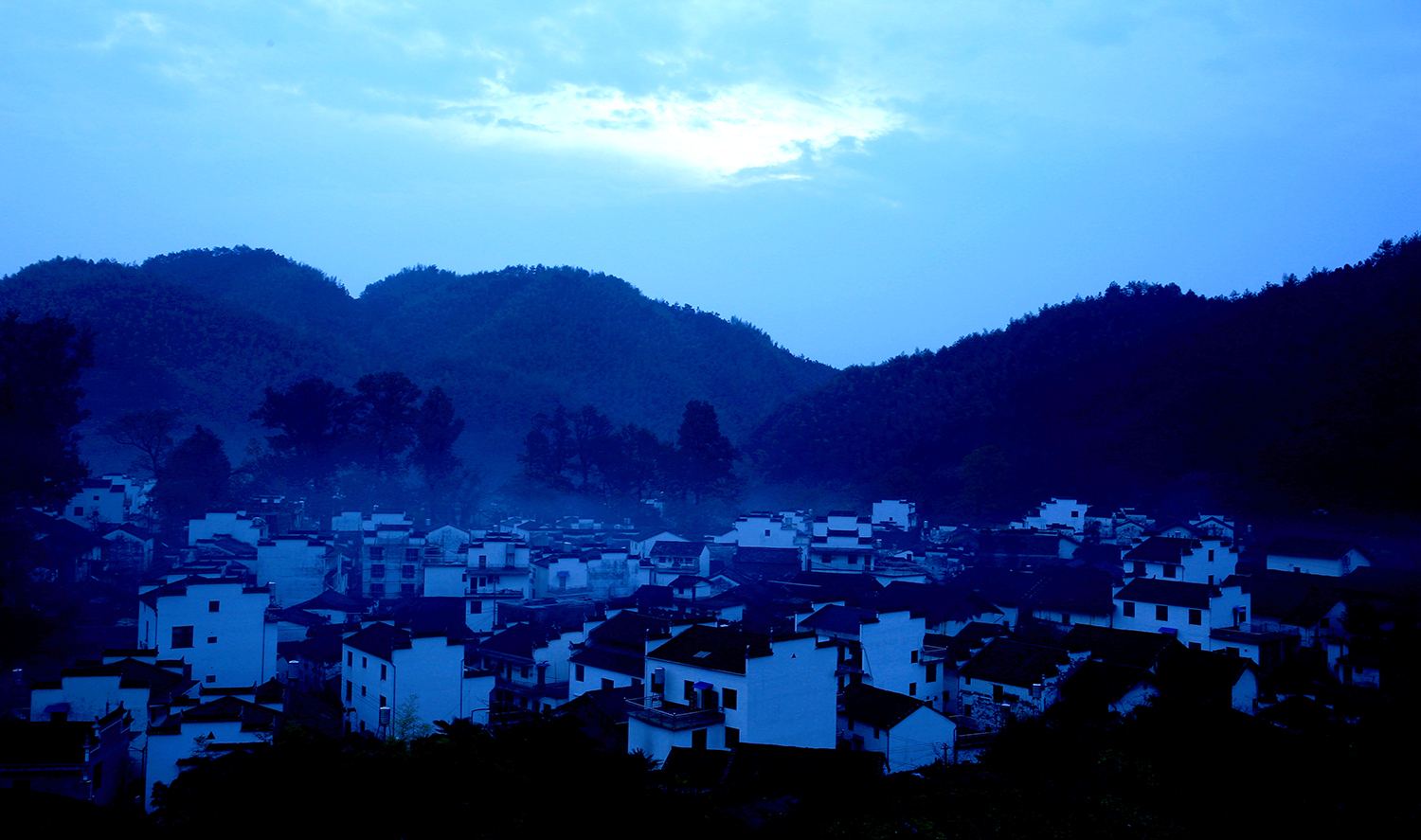 水墨山村