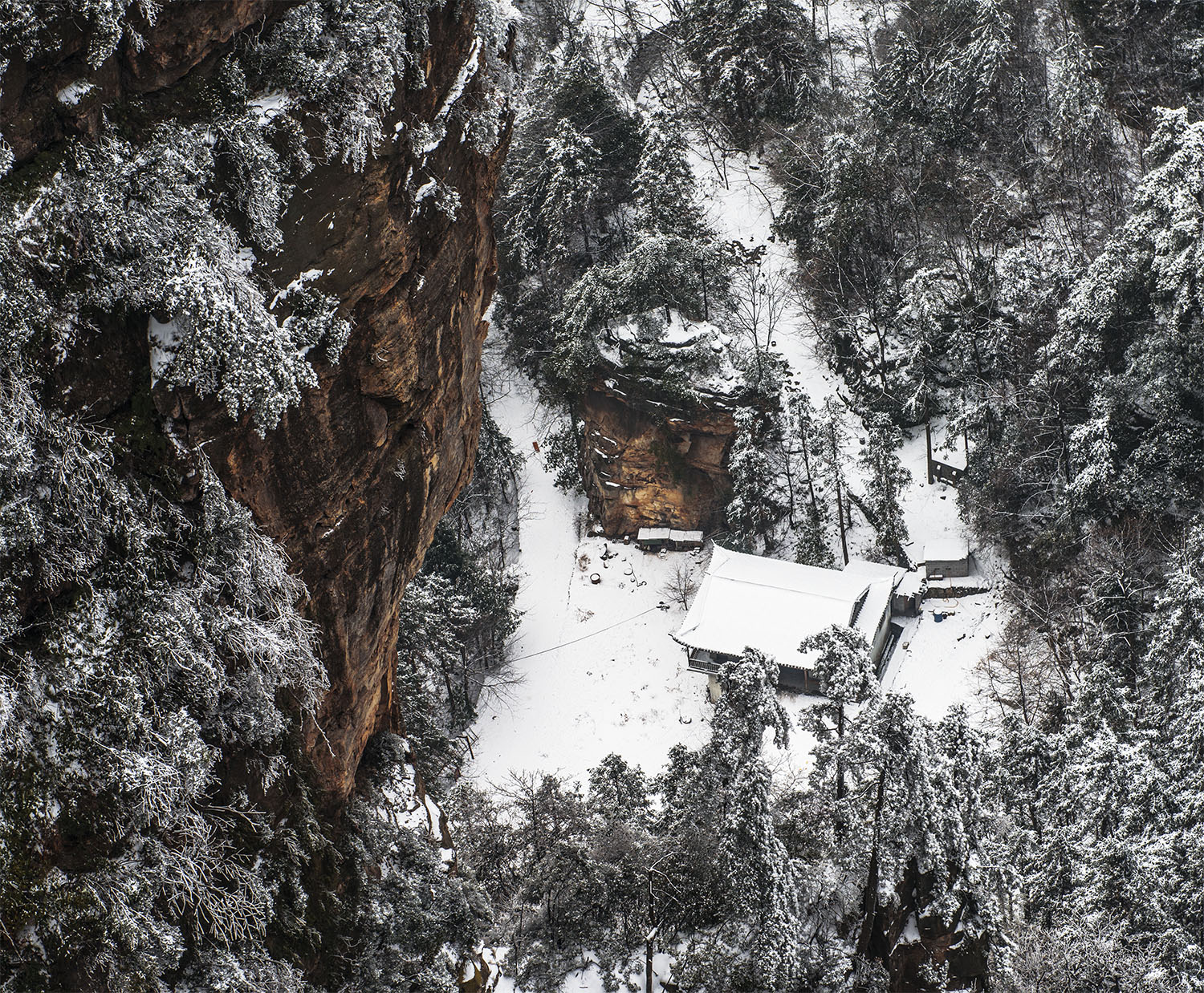 雪中小屋