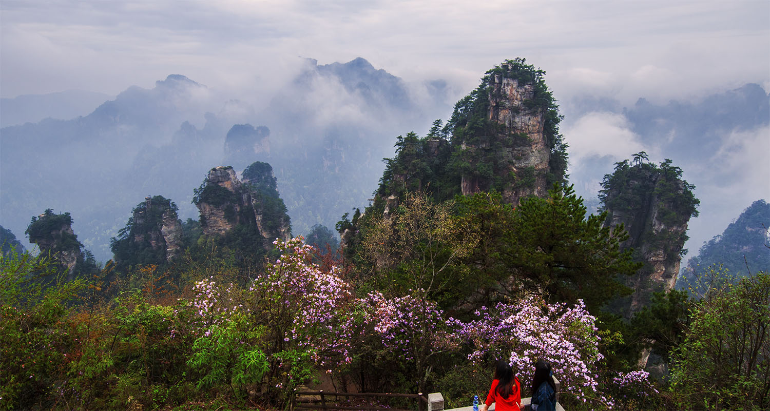 山峰秀丽