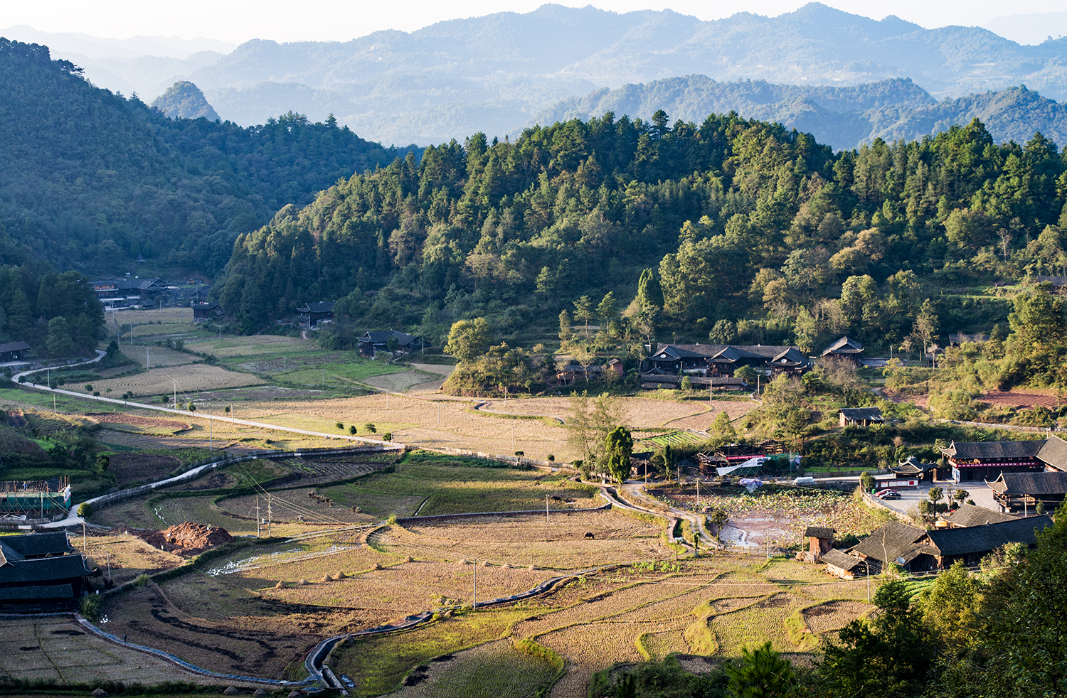 峡谷村落