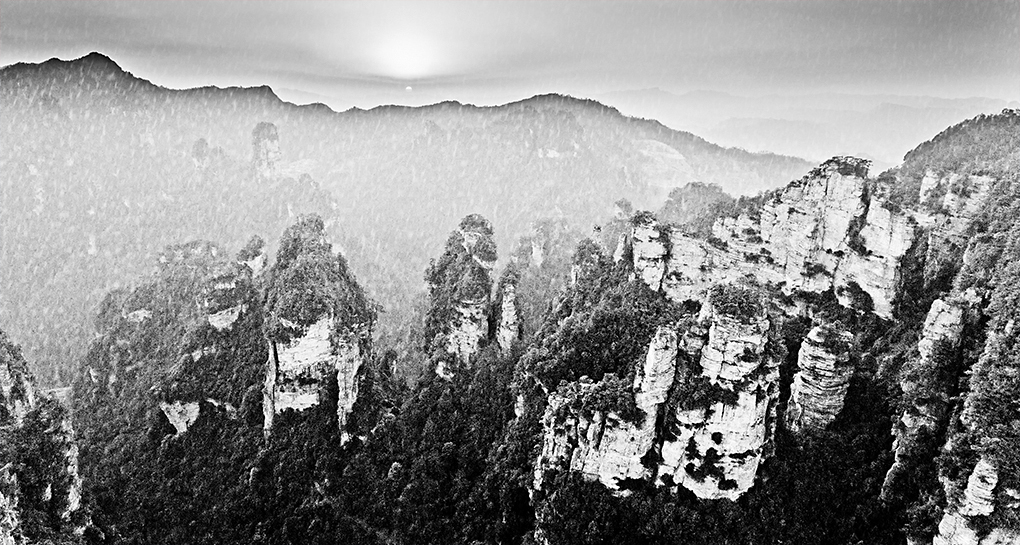 雪染峰林