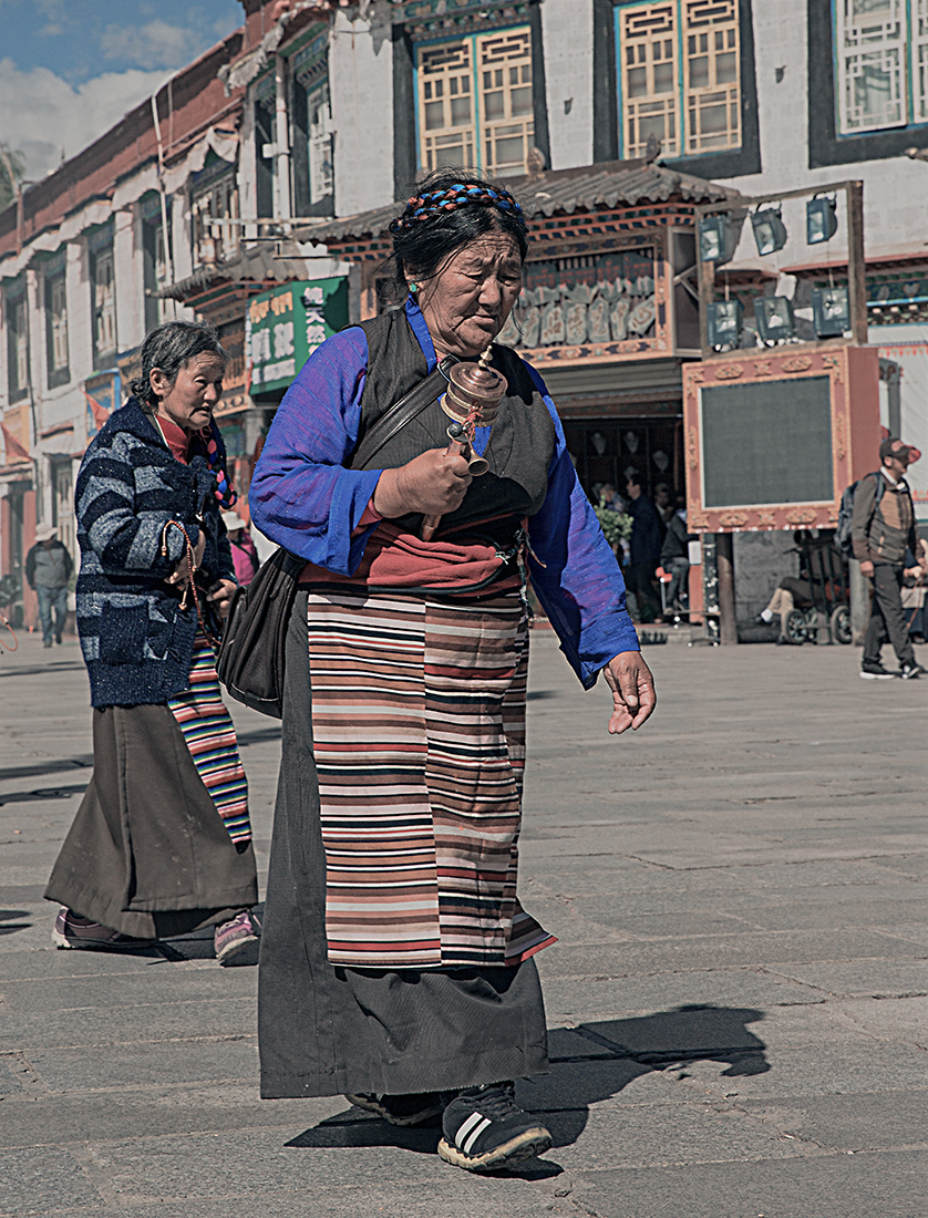 八角街上的女人