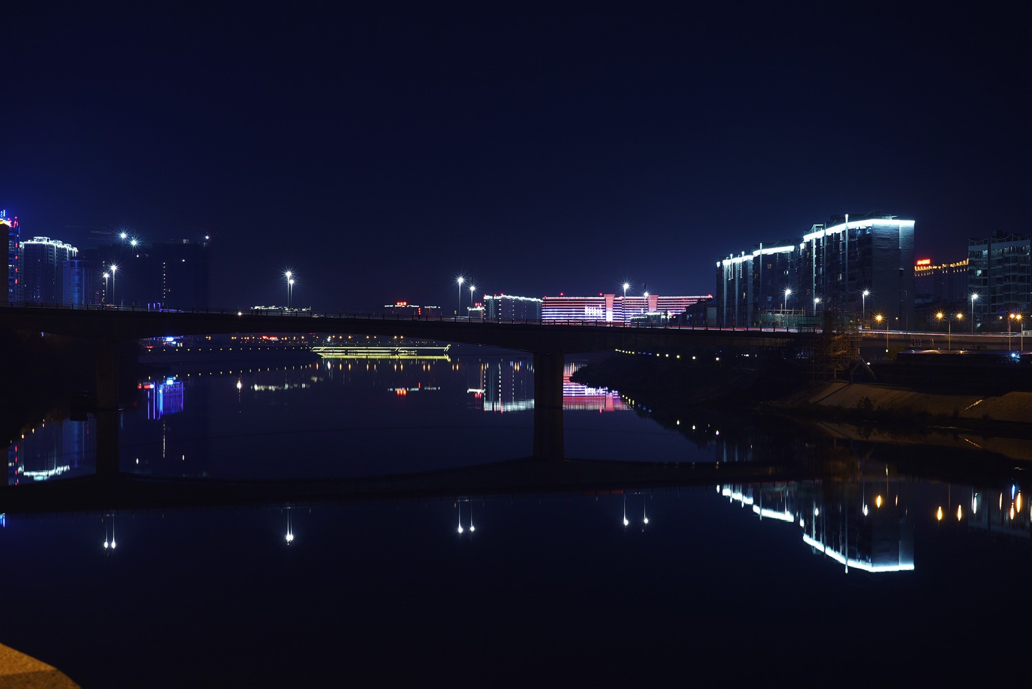 夜幕下的澧水大桥