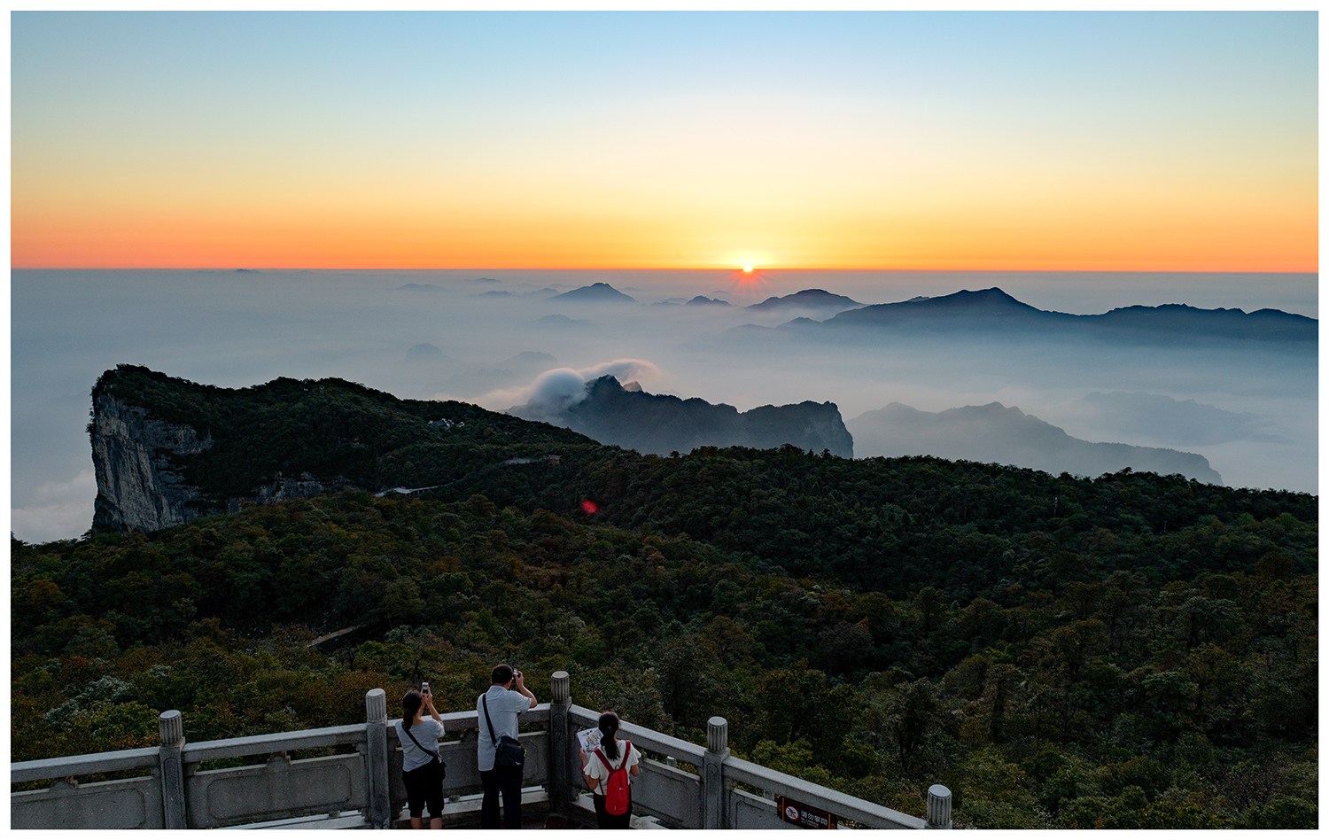 天门山日出